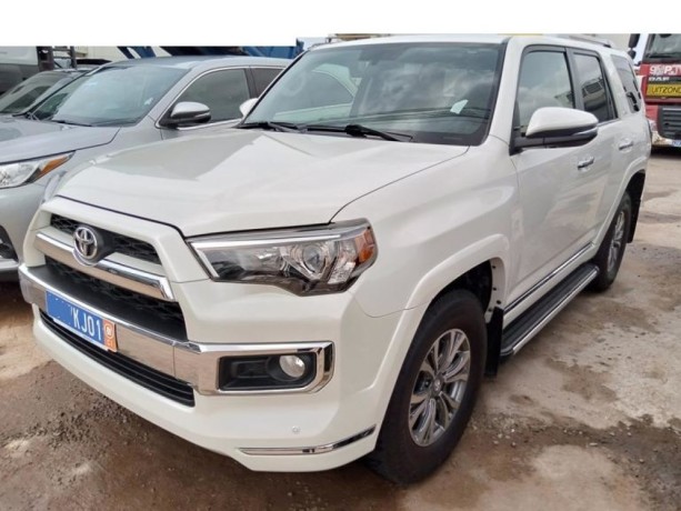 toyota-4runner-2016-limited-08-places-big-3
