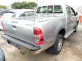 toyota-hilux-2016-small-3