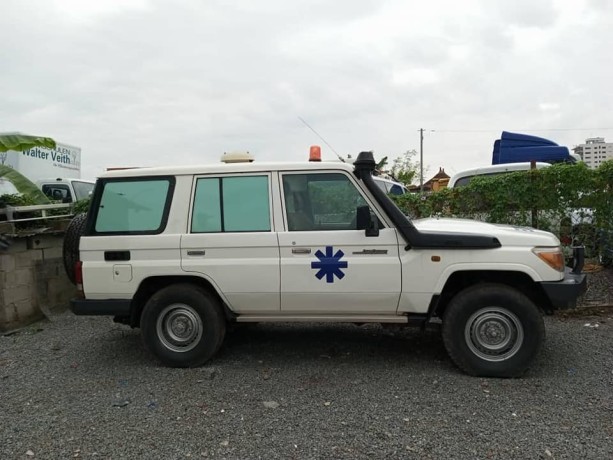 ambulance-toyota-land-cruiser-big-0