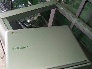 Samsung chromebook 303C,2GB-Ram,16GB-SSD+100Gb-Drive.Occasion importé en bon état.