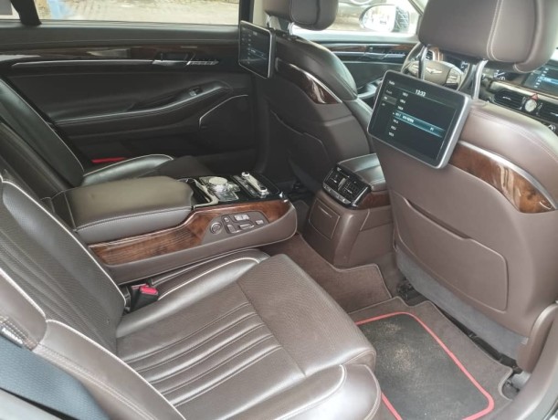 limousine-genesis-eq900-33t-2018-big-5