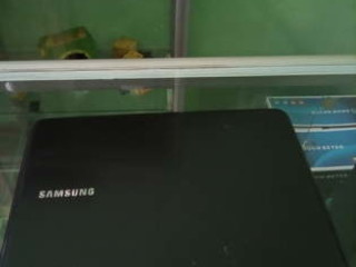 Samsung chromebook 500C,2GB-Ram,16GB-SSD+100Gb-Drive.Occasion importé en bon état.