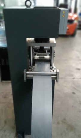 machine-microperforatrice-pour-lame-de-rideau-metallique-big-4
