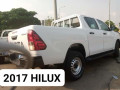 toyota-hilux-2017-small-2