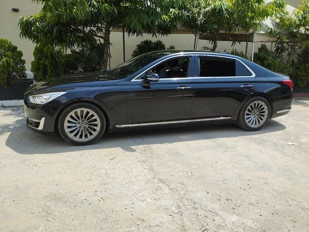 limousine-genesis-eq900-big-0