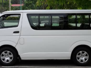 TOYOTA HIACE 14 PLACES