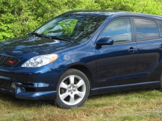 A vendre cause départ 1 voiture Toyota Matrix XR Année 2005