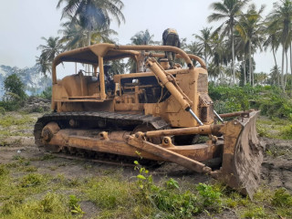 Bulldozer D8 sur chenilles à vendre