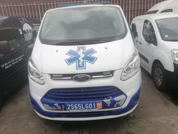 vend-ambulance-medicalisee-occasion-big-1