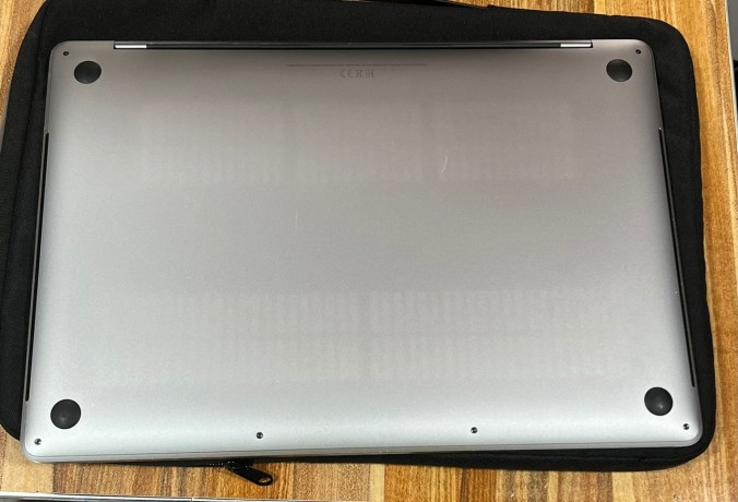 pc-macbook-pro-touch-bar-core-i9-big-3