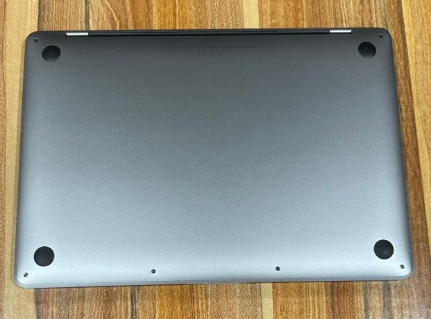 pc-macbook-pro-touch-bar-core-i5-big-2