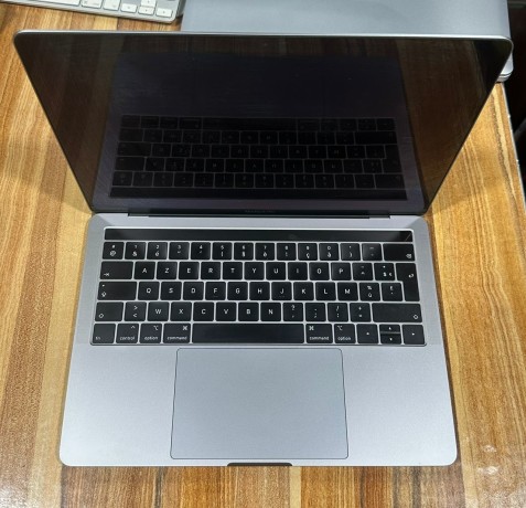 pc-macbook-pro-touch-bar-core-i5-big-3