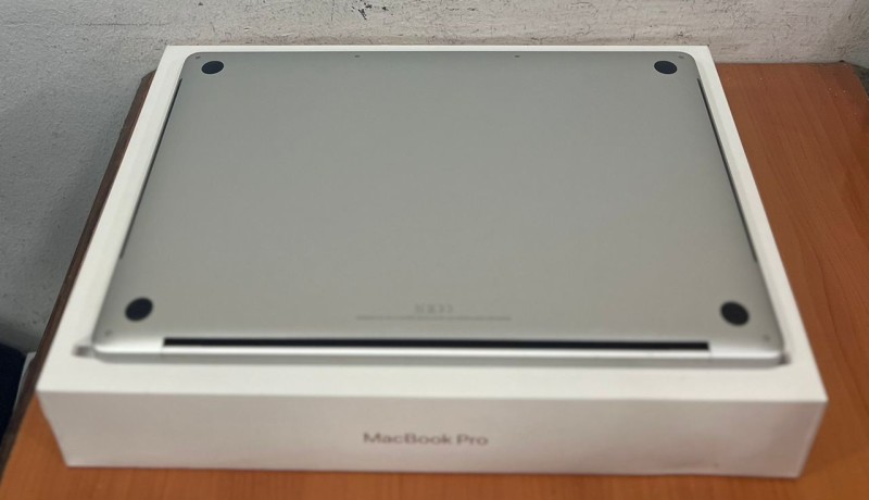 bon-pc-macbook-pro-touch-bar-core-i9-retina-16-pouce-2019-big-2