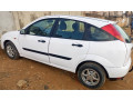 ford-focus-2001-small-2