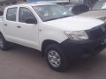 2016-toyota-hilux-small-4