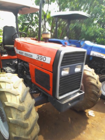 tracteur-agricole-occasion-ferguson-02-ponts-big-1