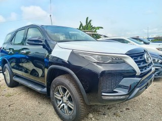 TOYOTA Fortuner 2023