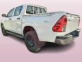 toyota-hilux-2023-small-3