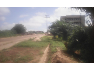Maison inachevé avec ACD en vent a Yamoussoukro Ebenezer
