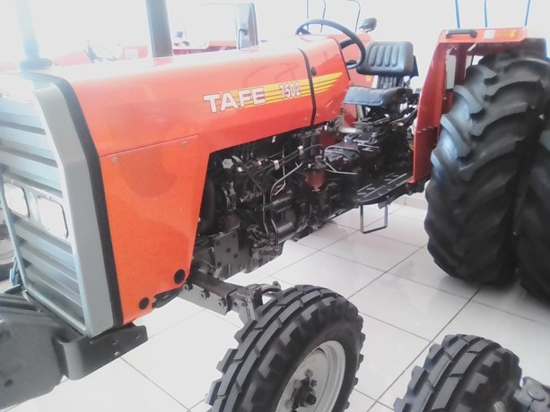 vente-de-tracteurs-neufs-big-0