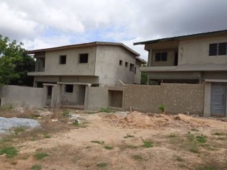 Duplex en vent a yamoussoukro au 227 logements