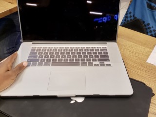 MacBook Pro core i7 8Go ram 256 Go ssd