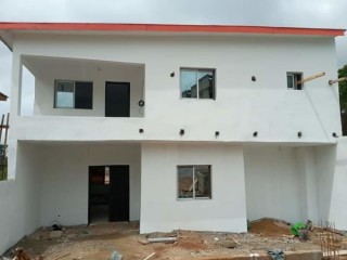 Villa duplex à vendre à Cocody Faya dans les environs de la cité