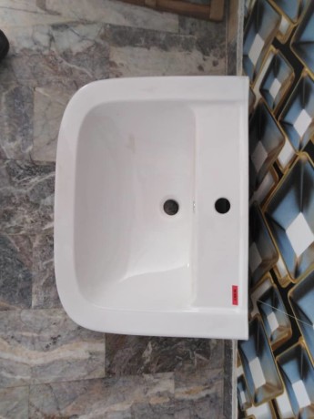 vente-lavabos-wc-quincaillerie-du-vallon-big-1