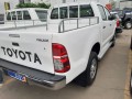 toyota-hilux-2015-small-2