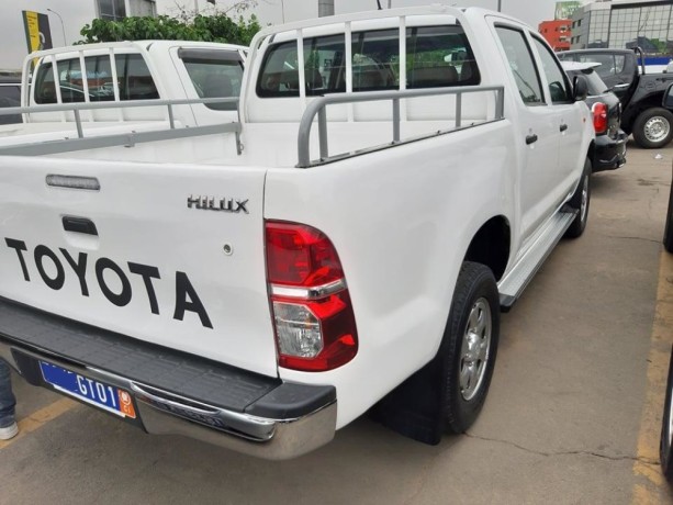 toyota-hilux-2015-big-2