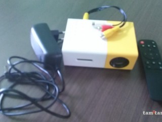 Mini Projecteur avec une carte mémoire de 32 giga