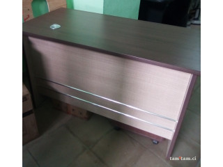 Table bureau confortable:Longeur=1M20, largeur=60,hauteur=76.