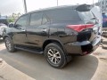 toyota-fortuner-2018-small-1